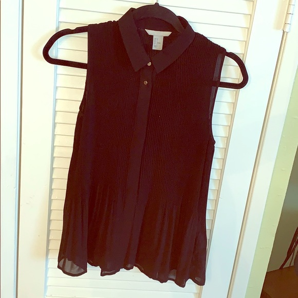H&M sheer accordion button up - Picture 2 of 4